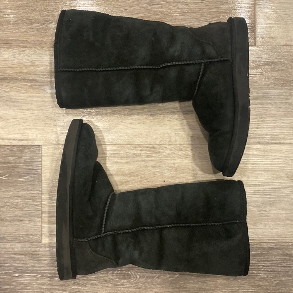 UGG Classic Tall Boots Women’s Size 8